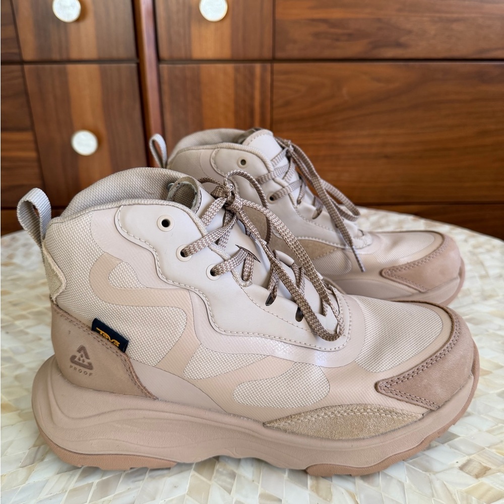 Teva Geotrecca RP Hiking Boots in Sesame Sand Dune | Women’s size 7
